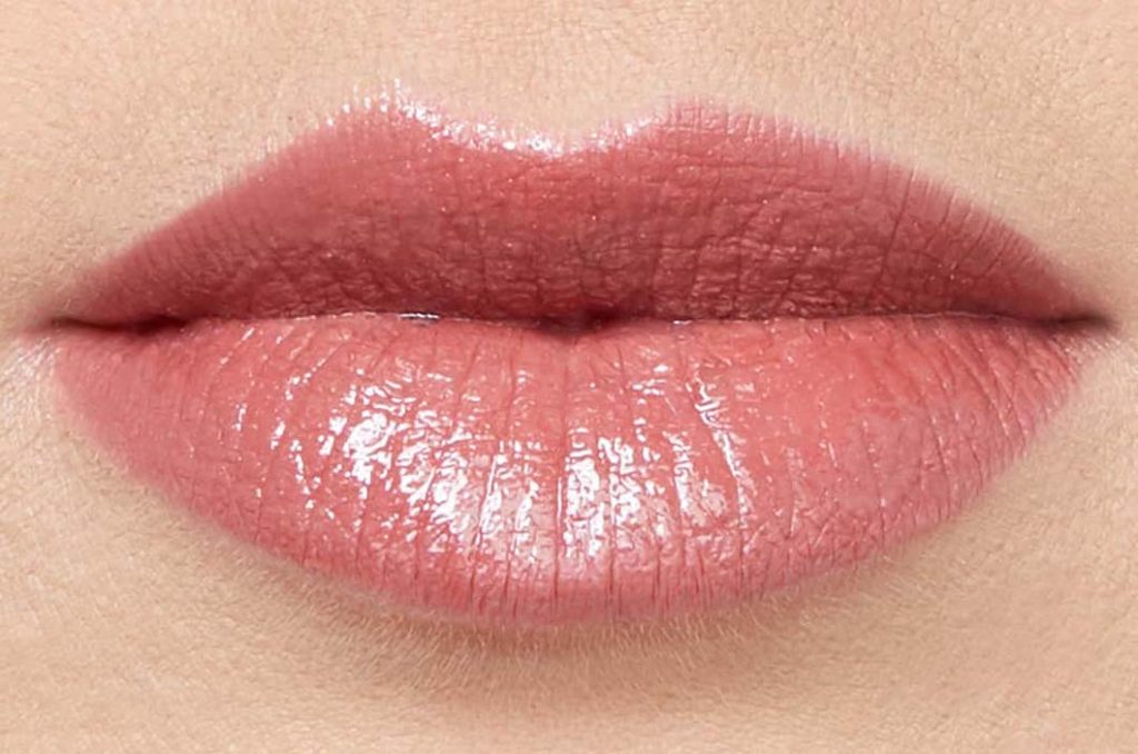 Lip Makeup and Skin Tone: Choosing the Right Lipstick Shade for Yourself