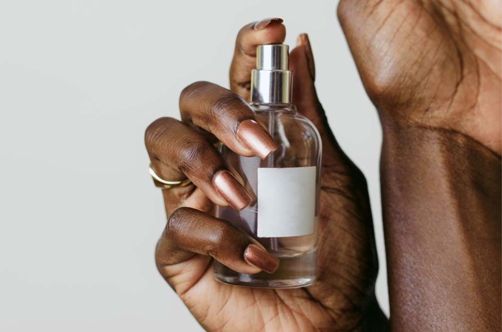 Long-lasting Scent Secrets: How to Properly Apply Perfume?