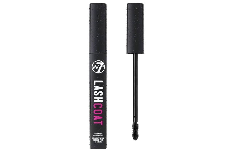 Perfect Lashes, Anytime, Anywhere: Dive into the Magic of Long-Lasting Waterproof Mascaras